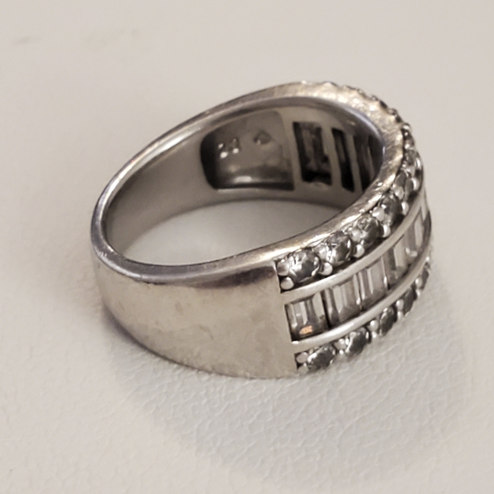 Sterling silver Cz ring - Picture 2 of 5